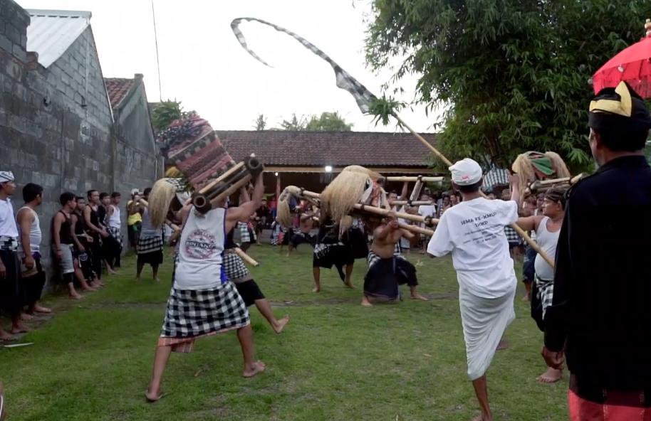 Makna Tradisi Dewa Mesraman saat Hari Raya Kuningan
