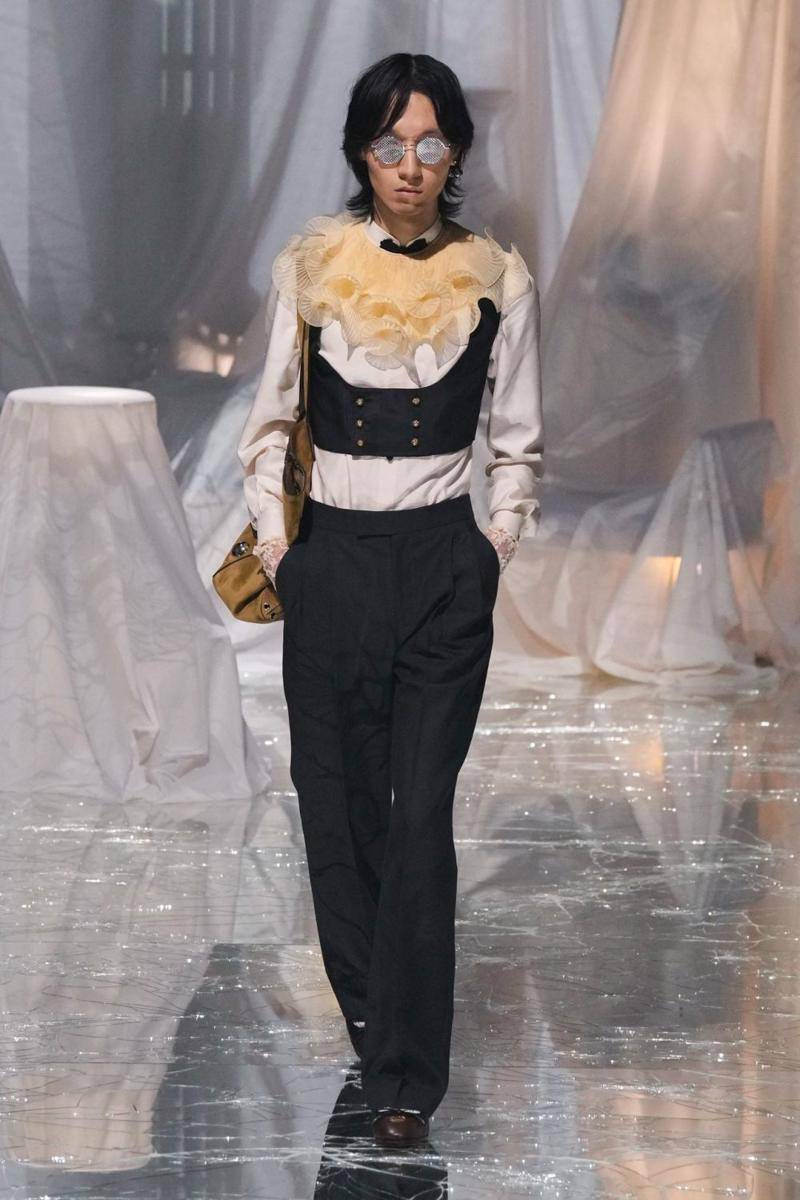 Valentino S/S '25 di Paris Fashion Week 2024 (dok. Valentino)