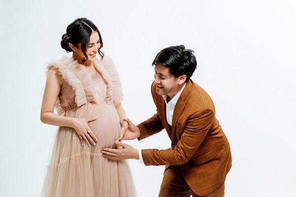 7 Potret Maternity Vicy Istri Kevin Aprilio, Hamil Anak Pertama