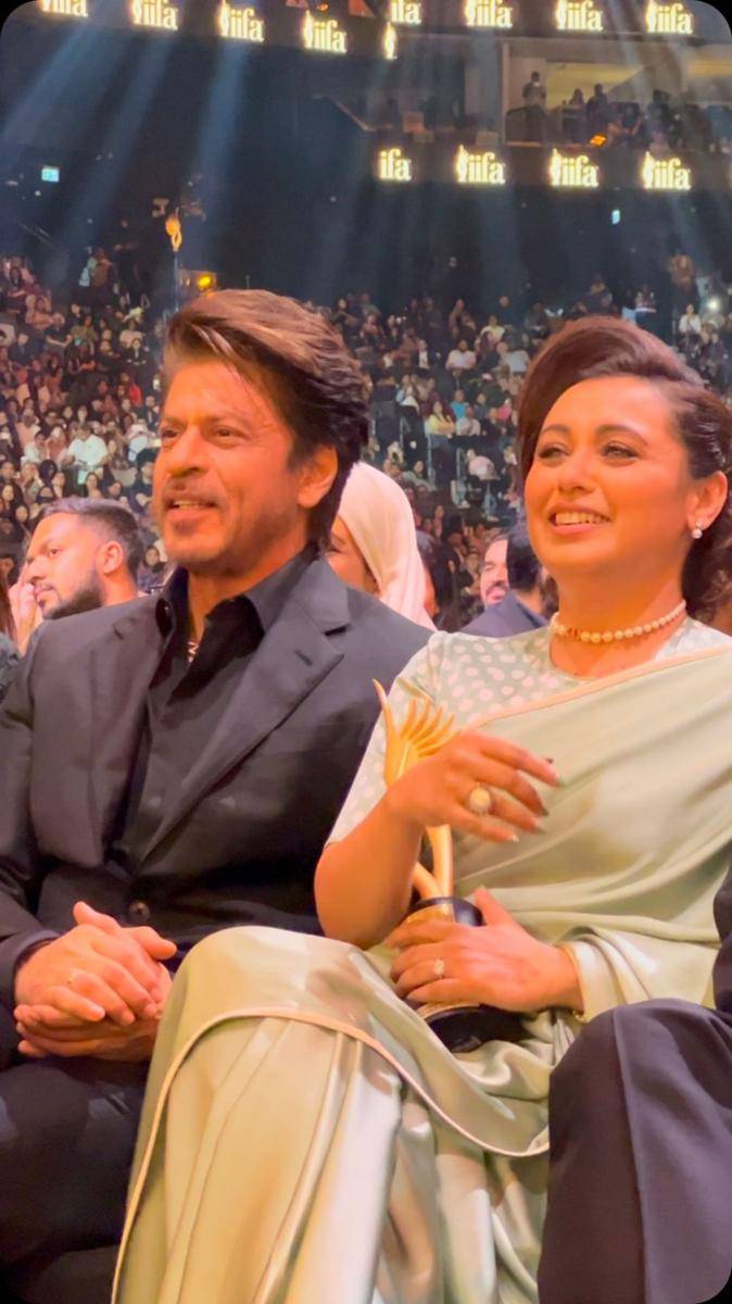 Shah Rukh Khan dan Rani Mukerji (instagram.com/iifa)