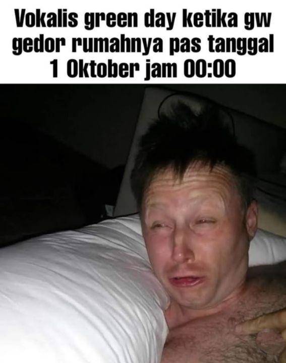 meme Oktober (instagram.com/pos.total)