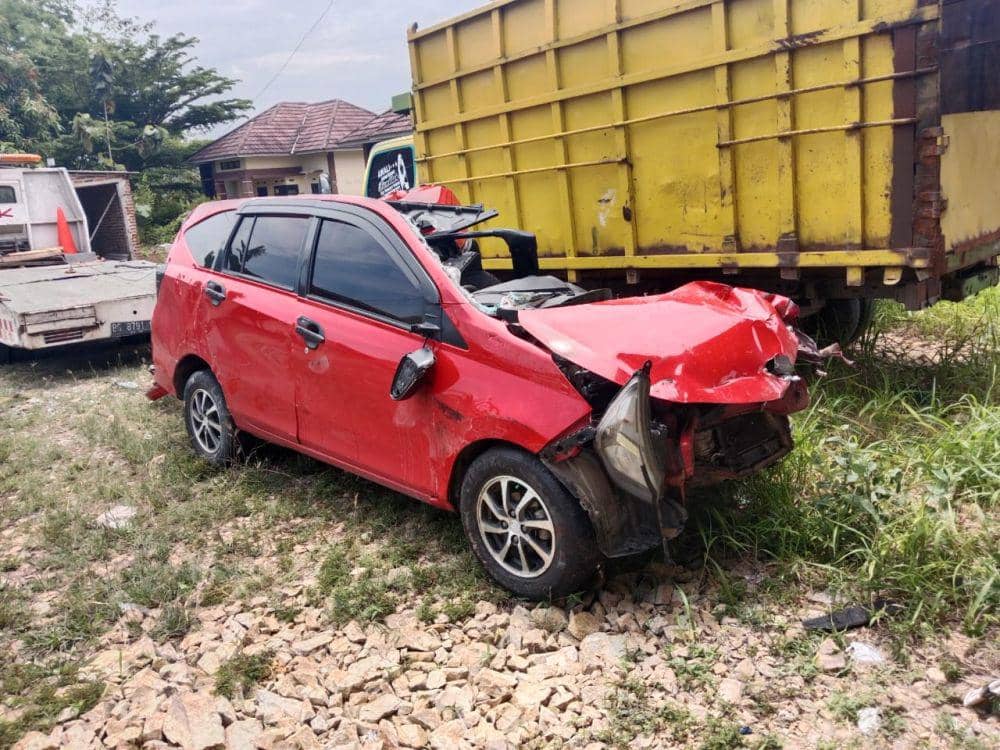 Sigra Seruduk Bokong Truk di Tol Terpeka, 2 Korban Meninggal Dunia