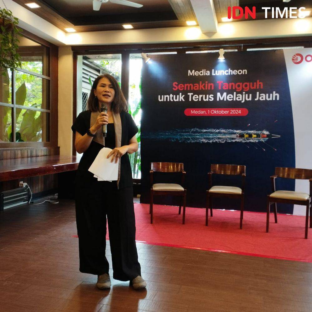 Meri Suriani, Region Head OCBC saat berbincang dengan media di Medan, Selasa (1/10/2024) (IDN Times/Doni Hermawan)