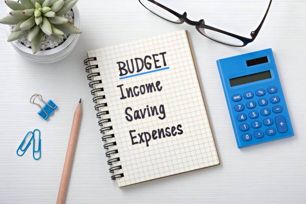 ilustrasi melakukan budgeting (istock.com/everydayplus)