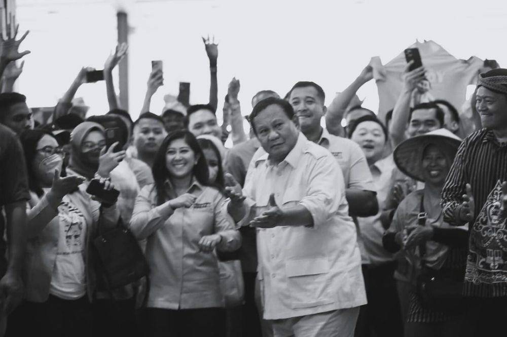 Prabowo bersama masyarakat (Instagram.com/Prabowo)