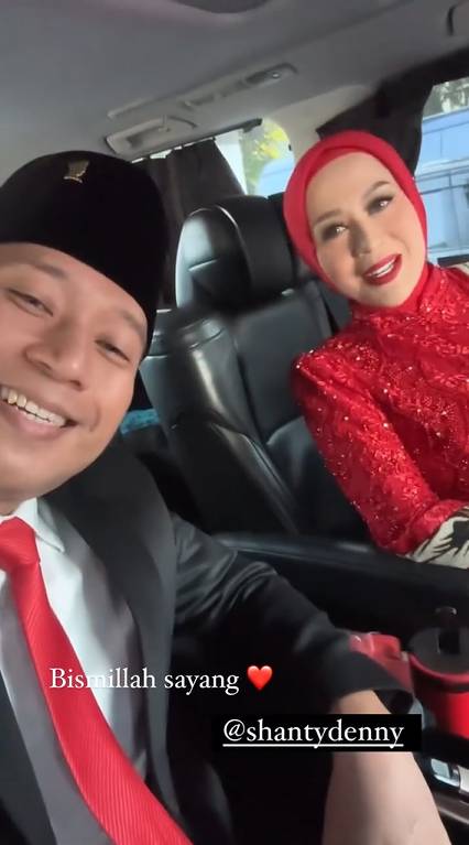 Shanty dampingi Denny Cagur pelantikan DPR RI (instagram.com/shantydenny)
