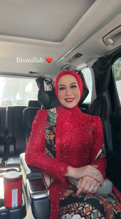 Shanty dampingi Denny Cagur pelantikan DPR RI (instagram.com/shantydenny)