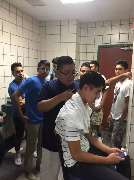potret lucu cowok pas potong rambut (reddit.com/yilejayeta)