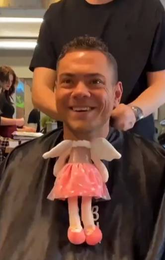 potret lucu cowok pas potong rambut (reddit.com/MidgetThaGreat)
