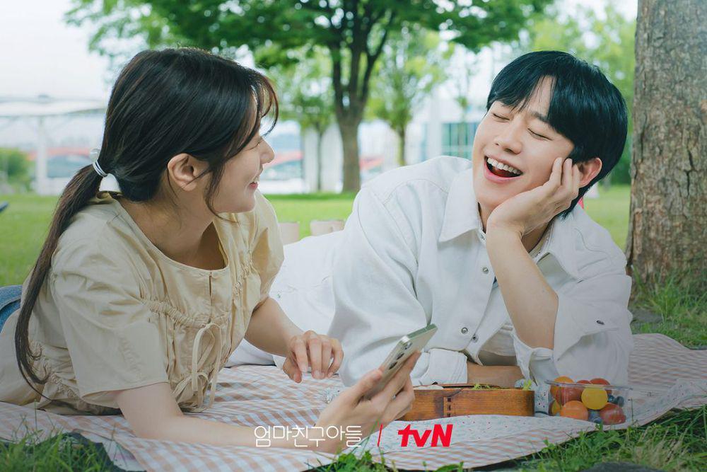 5 Sikap Bucin Seung Hyo pada Seok Ryu di Love Next Door, Bikin Baper