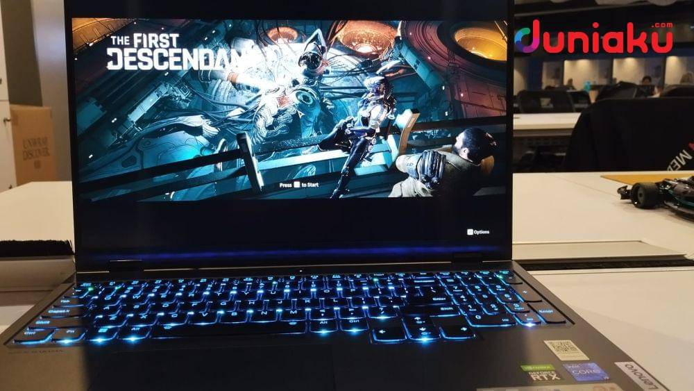Foto Legion Pro 7 16IRX8H saat memainkan The First Descendant, diambil oleh Fahrul Nurullah. (Duniaku.com/Fahrul Nurullah)