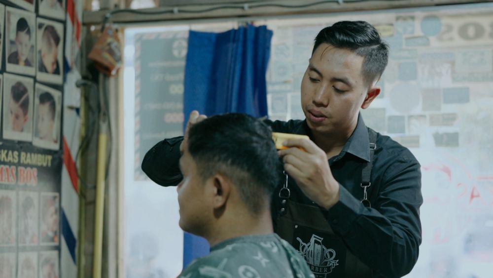 Cukur Anak Yatim, Latih Pengangguran, Usaha Ngatman Berjalan Lancar