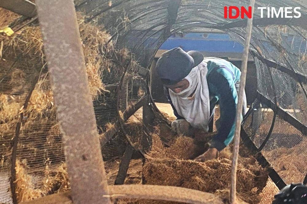 Mengusir Bosan Berbuah Cuan: Cerita Bayu Tekuni Kerajinan Sabut Kelapa