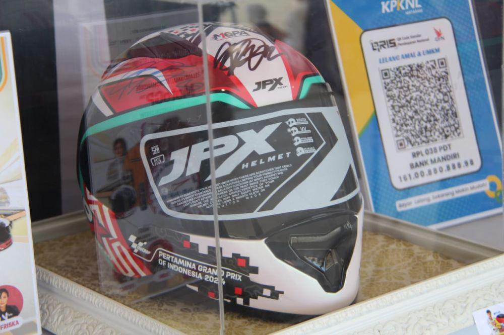 Merchandise Bertanda Tangan Juara MotoGP Mandalika Terjual Rp17 Juta