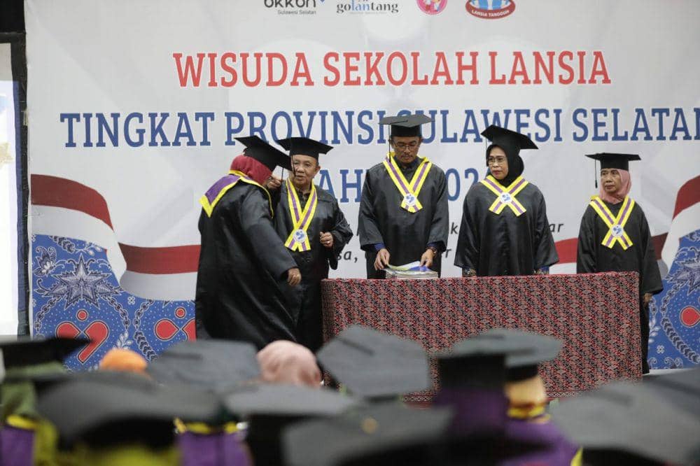 BKKBN Sulsel menggelar Wisuda Sekolah Lansia tingkat provinsi, Selasa (1/10/2024)/Istimewa