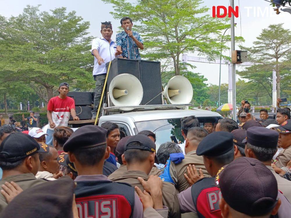 Marak Kendaraan Umum Tak Berizin, Sopir Angkot di Tangerang Demo