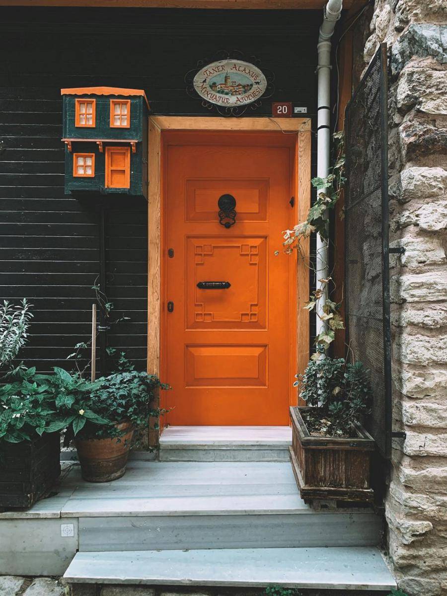 inspirasi pintu gaya Victoria (pexels.com/@humanistagram)