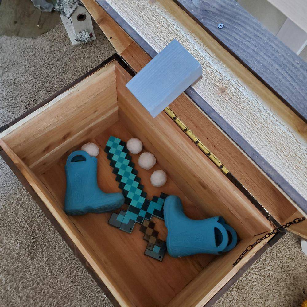 DIY senjata Minecraft versi dunia nyata (reddit.com/Atillion)