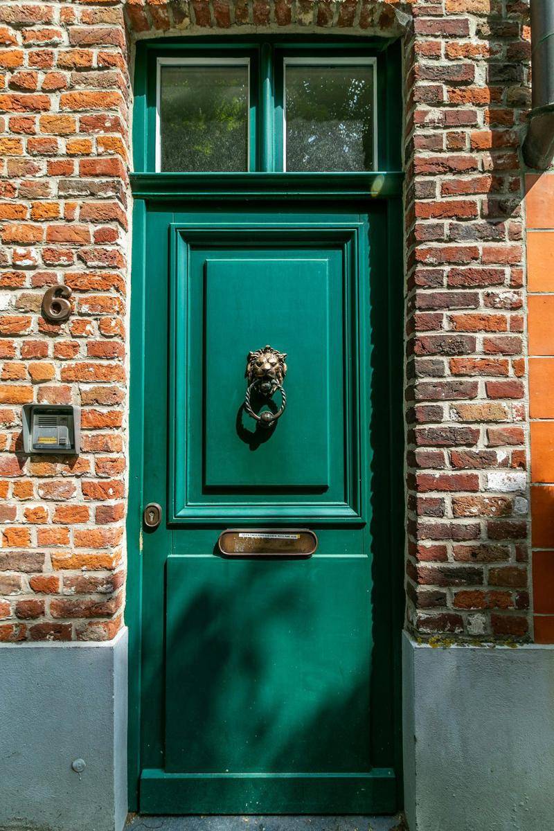 inspirasi pintu gaya Victoria (pexels.com/@guru-saran-2043472)