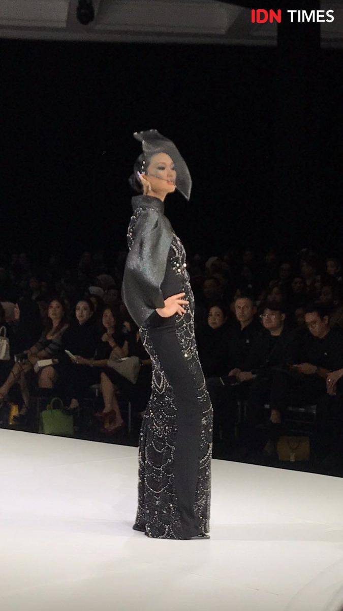 Potret koleksi Ivan Gunawan di The Langham Fashion Soiree. 1 Oktober 2024. (IDN Times/Hani Safanja)
