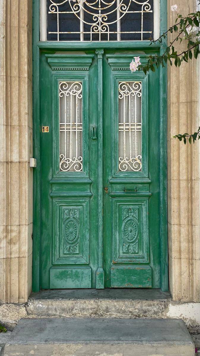 inspirasi pintu gaya Victoria (pexels.com/@christelle-wehbe-72523922)