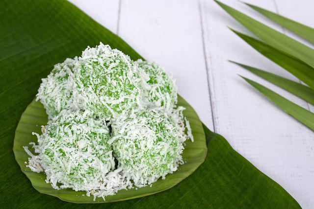 5 Tips Membut Klepon Kentang, Kenyal dan Wangi!