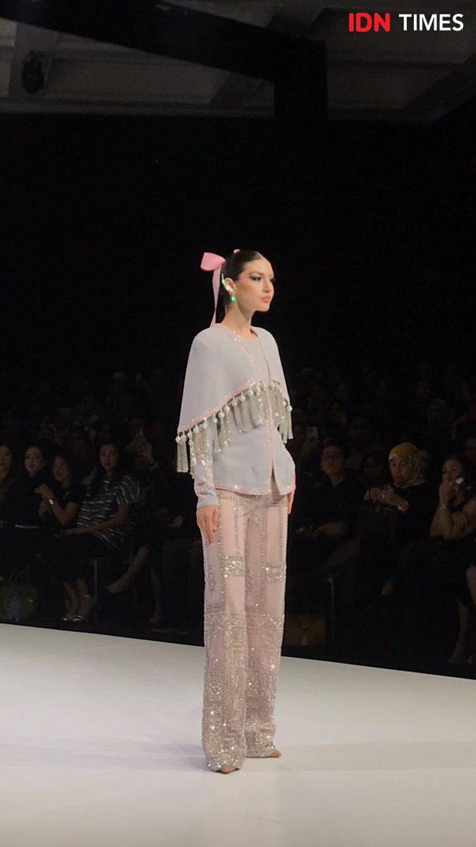 Potret koleksi Ivan Gunawan di The Langham Fashion Soiree . 1 Oktober 2024. (IDN Times/Hani Safanja)