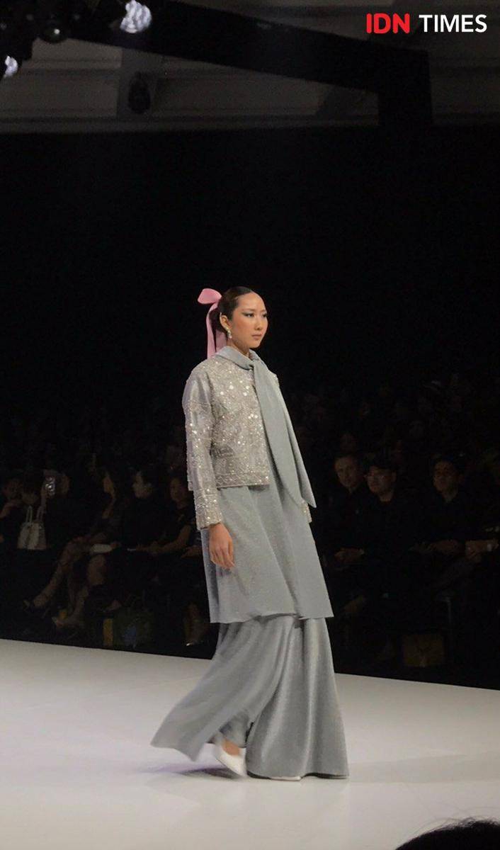 Potret koleksi Ivan Gunawan di The Langham Fashion Soiree . 1 Oktober 2024. (IDN Times/Hani Safanja)