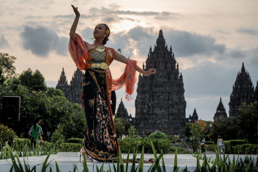 Destinasi Taman Wisata Candi Peringati Hari Batik Nasional