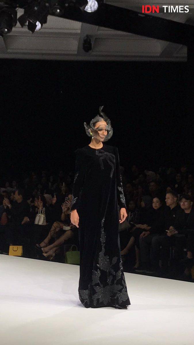 Potret koleksi Ivan Gunawan di The Langham Fashion Soiree. 1 Oktober 2024. (IDN Times/Hani Safanja)