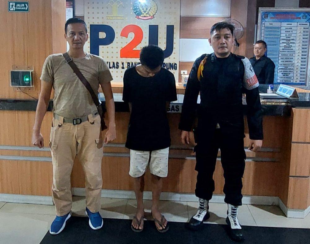 Napi Rutan Krui Kabur Ditangkap saat Hendak Transaksi di Konter HP