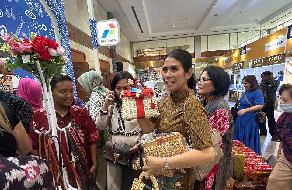 PT Pertamina (Persero) kembali melibatkan Usaha Mikro Kecil Menengah (UMKM) binaannya dalam pameran kerajinan terbesar di Asia Tenggara, International Handicraft Trade Fair (INACRAFT). (Dok. Pertamina)
