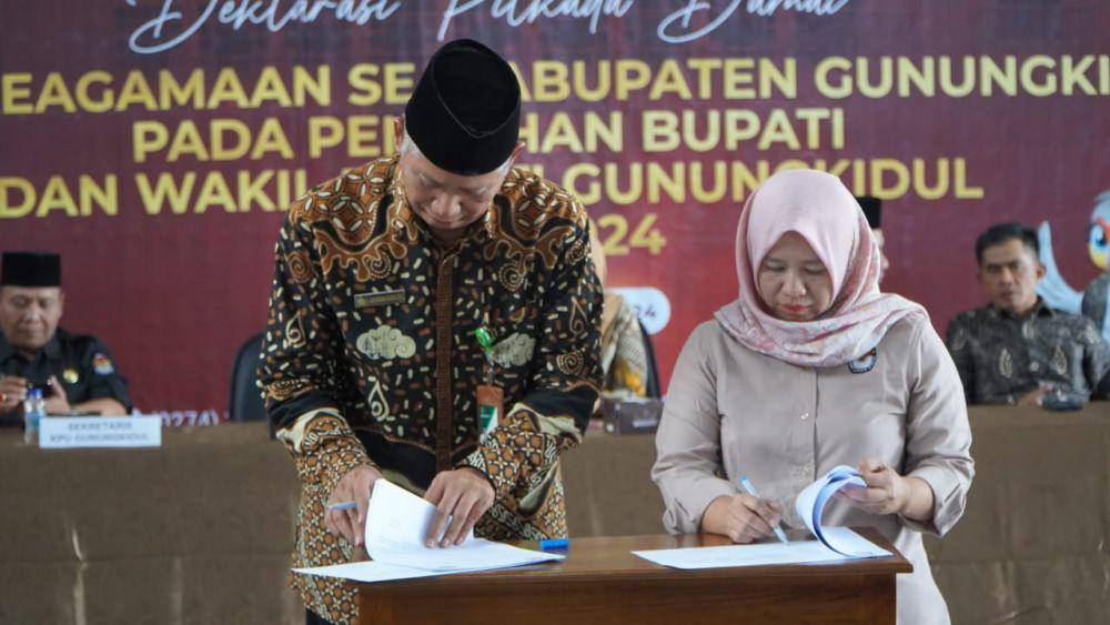 Ketua KPU Kabupaten Gunungkidul, Asih Nuryanti.(Kanan).(Dok.Diskomimfo Gunungkidul)