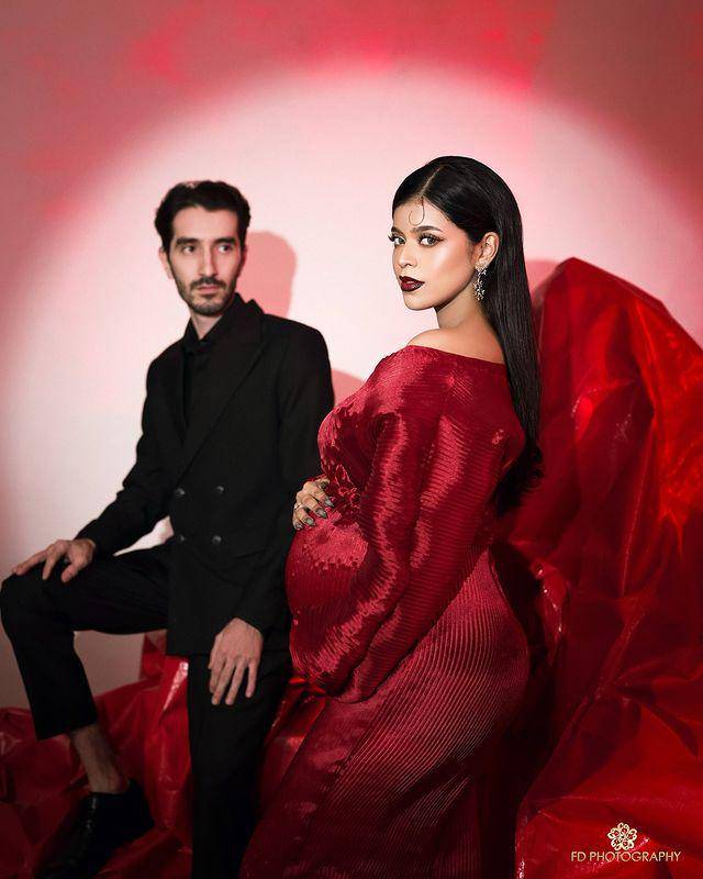 maternity shoot Jharna Bhagwani dan suami (Instagram.com/jharnabhagwani)