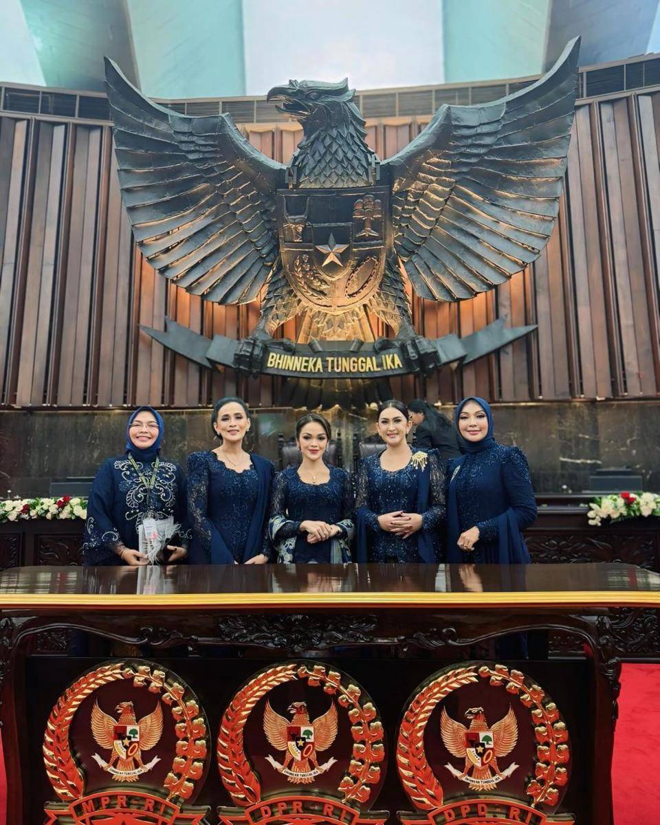 potret Nafa Urbach saat pelantikan anggota DPR (instagram.com/nafaurbach)