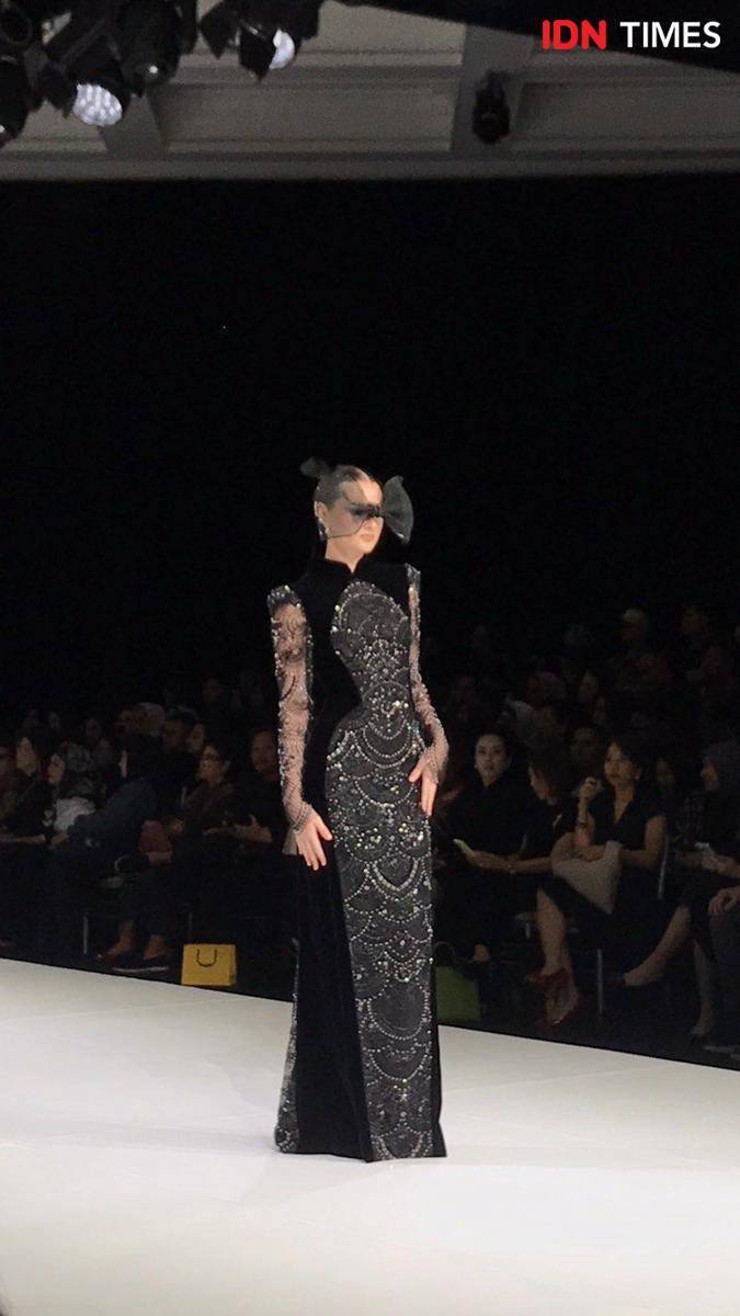 Potret koleksi Ivan Gunawan di The Langham Fashion Soiree. 1 Oktober 2024. (IDN Times/Hani Safanja)