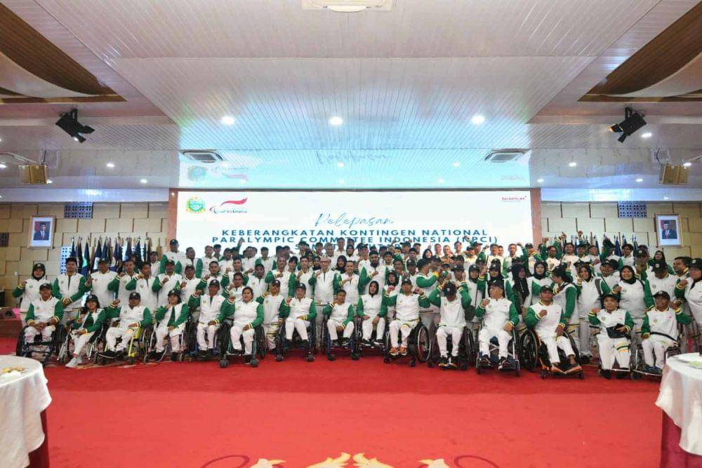 Kontingen Sumatra Utara resmi berangkat ke ajang Pekan Paralimpiade Nasional (Peparnas), Senin (30/9/2024). (Dok Pemprov Sumut)