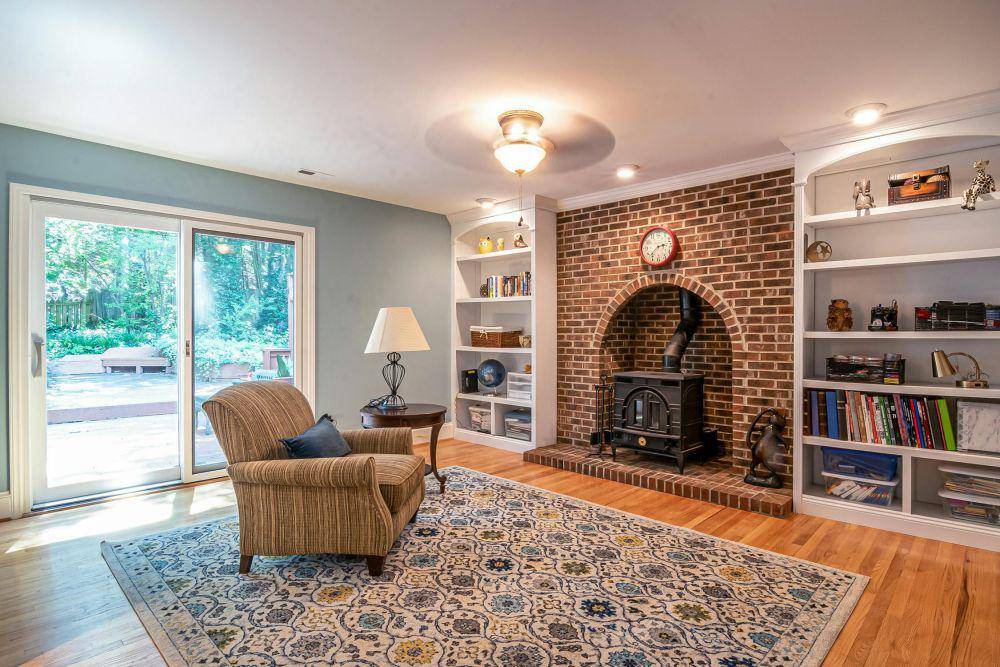 inspirasi desain rumah dengan aksen batu bata (pexels.com/Curtis Adams)