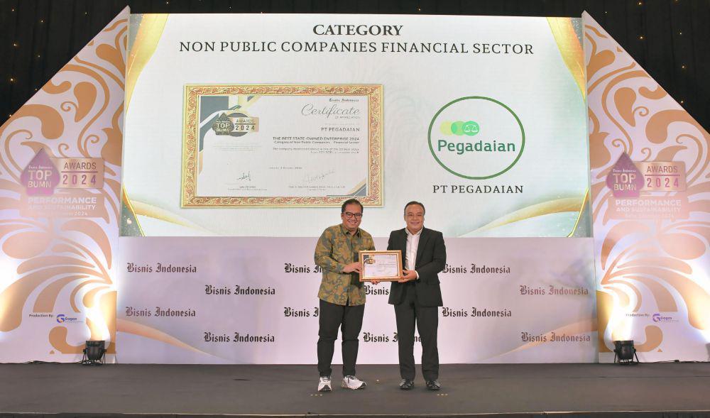 PT Pegadaian meraih dua penghargaan sekaligus di ajang Bisnis Indonesia TOP BUMN Awards 2024 yang berlangsung di Jakarta pada Rabu (2/10/2024). (Dok. Pegadaian)