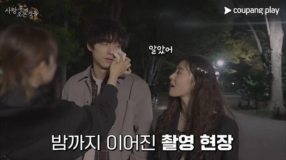 potret Lee Se Young dan Sakaguchi Kentaro di balik layar What Comes After Love (dok. YouTube/ Coupang Play)