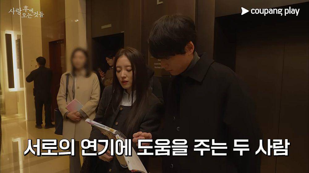 potret Lee Se Young dan Sakaguchi Kentaro di balik layar What Comes After Love (dok. YouTube/ Coupang Play)