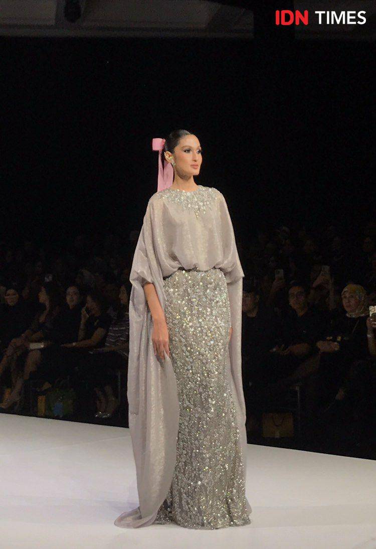 Potret koleksi Ivan Gunawan di The Langham Fashion Soiree . 1 Oktober 2024. (IDN Times/Hani Safanja)