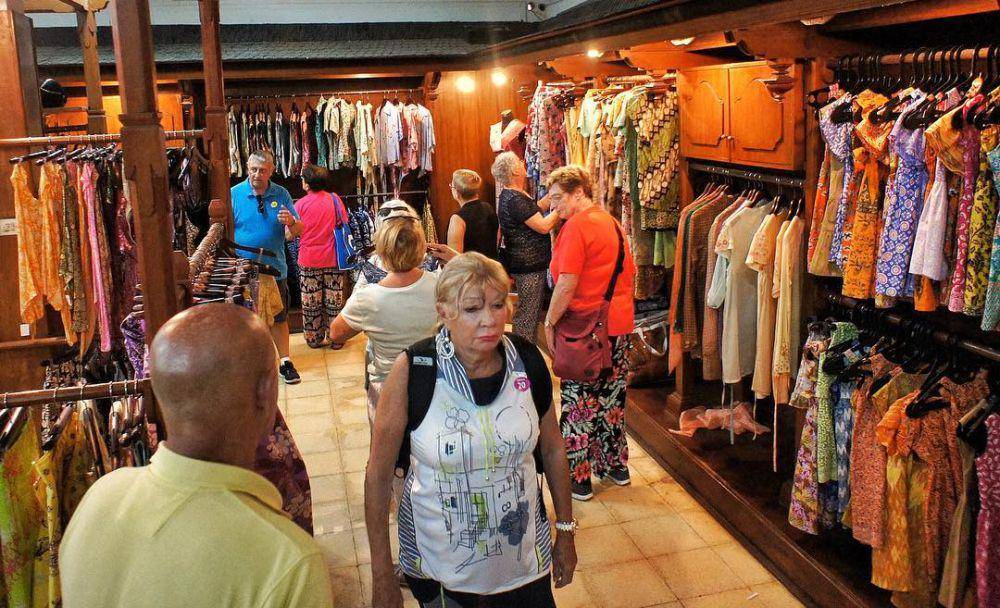 Suasana di dalam Batik Popiler (instagram.com/batikpopiler)