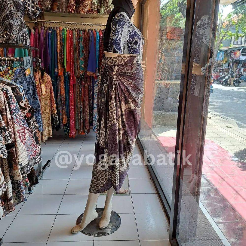 Toko Yogaya Batik (instagram.com/yogayabatik)