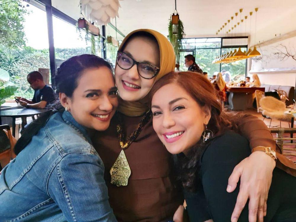 7 Keluarga Artis Terkenal Kompak Bertiga, Ada Marissa Haque Bersaudara