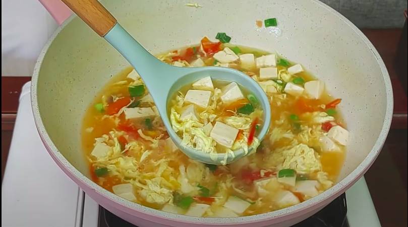 ilustrasi memasak sup tahu telur tomat (YouTube.com/Tsani Wismono)