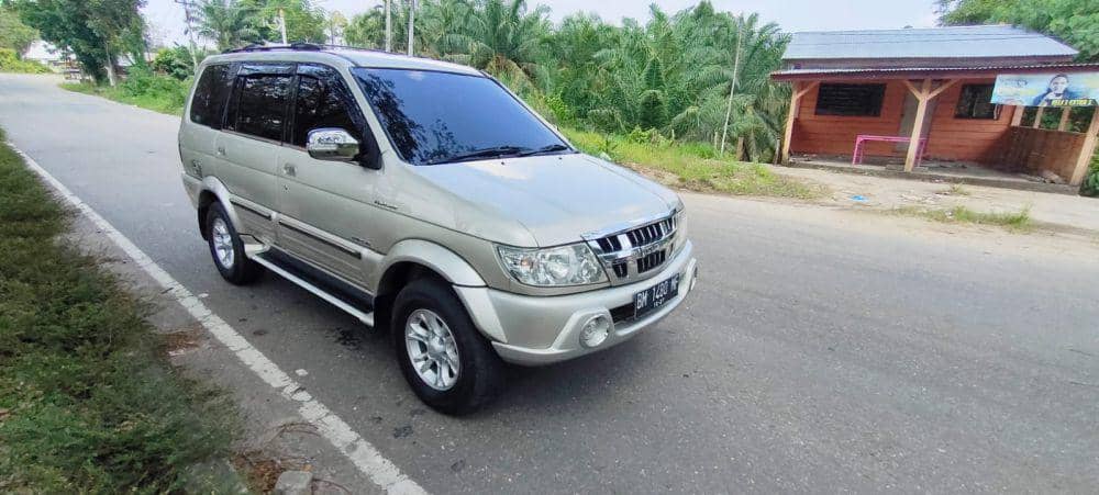BBM Naik: Isuzu Panther dan Innova Lawas Jadi Primadona Lagi