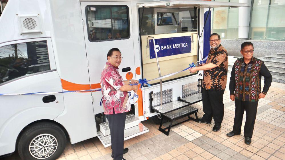 Bank Mestika Resmikan Mobil Kas Keliling