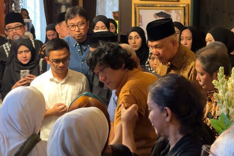 Sendu Rumah Duka Marissa Haque, Soraya Haque Kenang Masa Kecil Berdua
