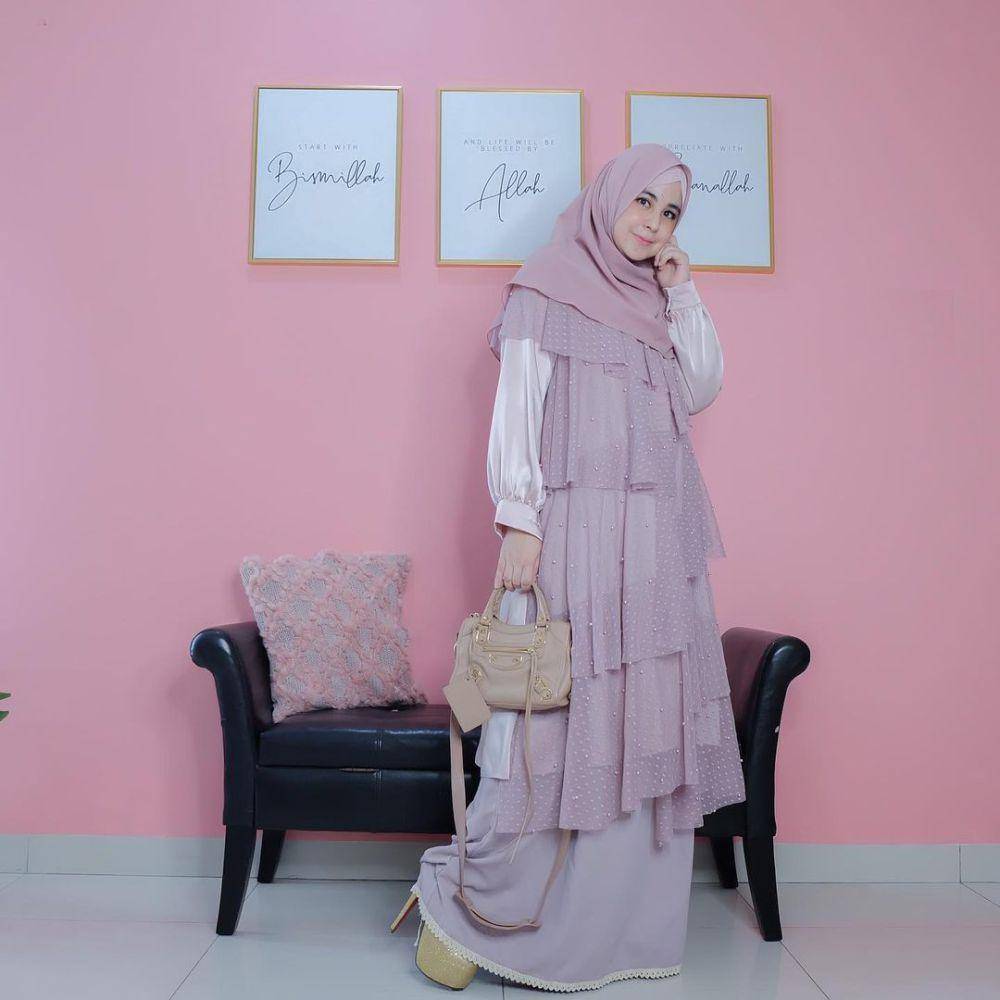 ide OOTD hijab simpel ala Risty Tagor (instagram.com/ristytagor)